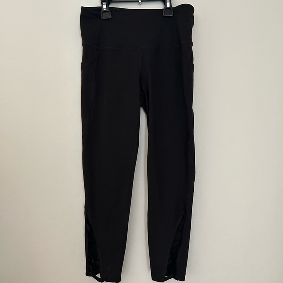 Victoria Sport Black Leggings - Picture 1 of 7